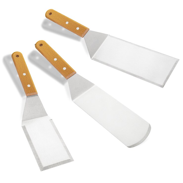 Photo barbecue et grill spatule bouteille crochet pinces outils mis sur fond blanc