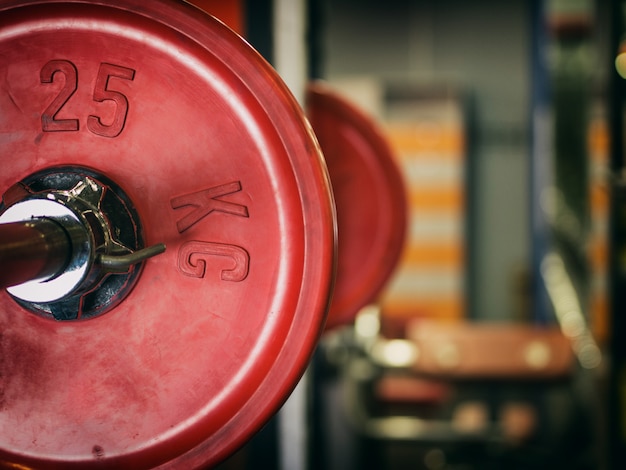 Photo barbell prêt à l'entraînement