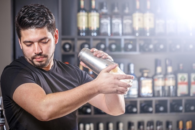 Barman au travail