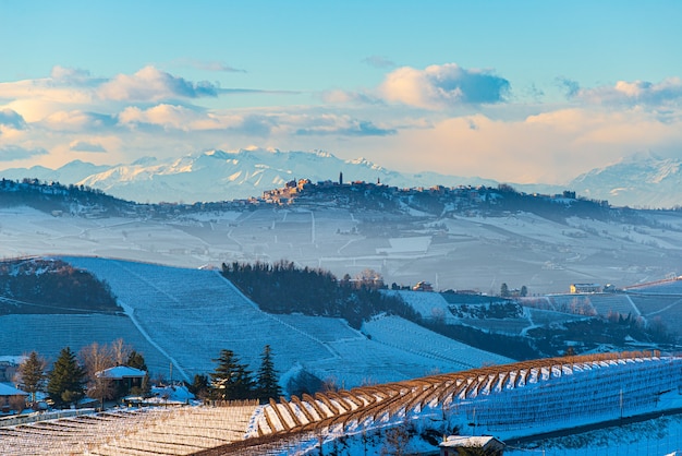 Barolo vignobles paysage unique hiver coucher de soleil