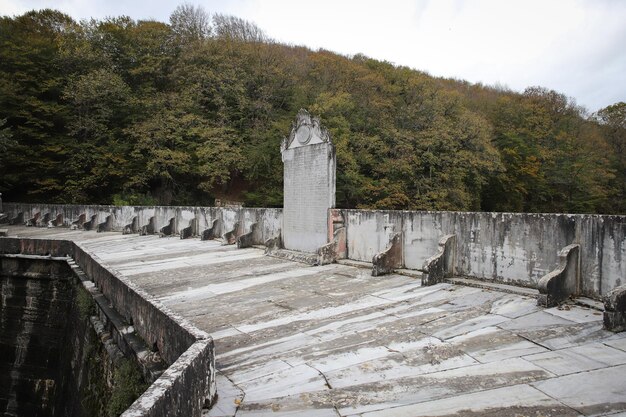 Barrage ancien et historique