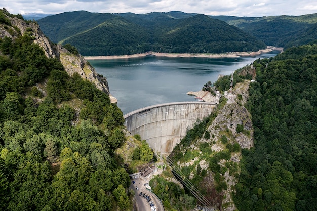 Barrage dans les montagnes, Roumanie