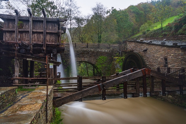 Barrage du moulin à farine de Mazonovo à Taramundi, Asturies.