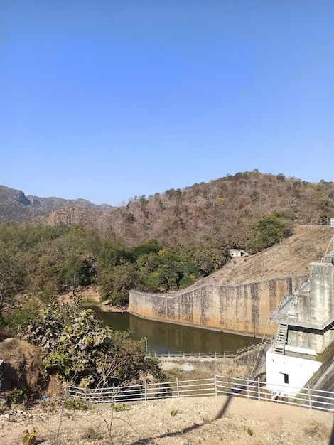 Photo le barrage rempli d'eau