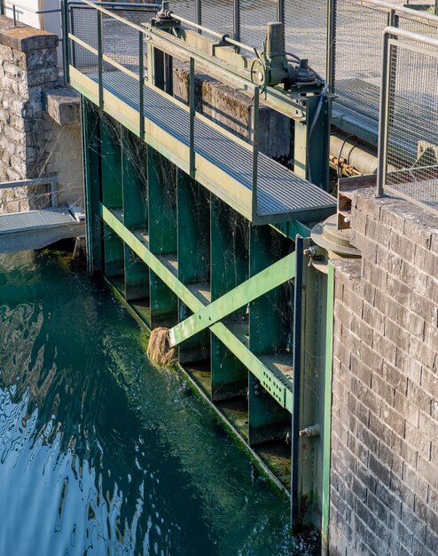 Barrage sur la rivière adda