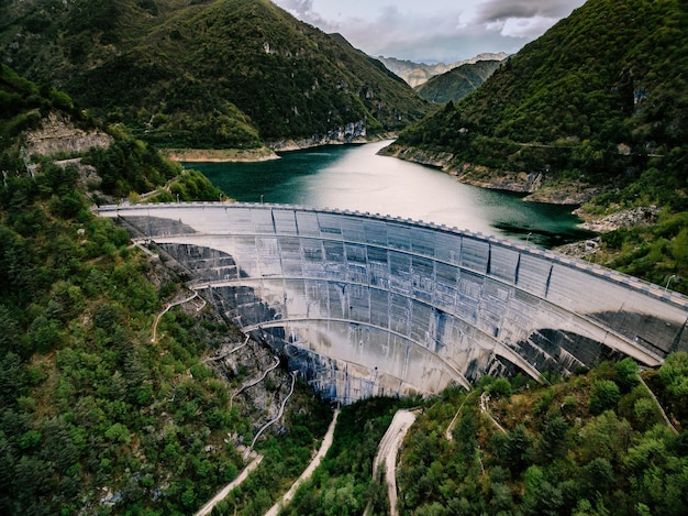 Barrage de Valvestino sur le lac de Garde en Italie Centrale hydroélectrique