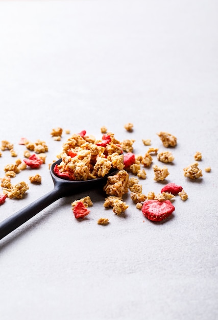 Barre de céréales granola aux fraises