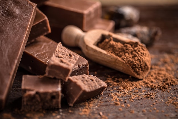 Barre de chocolat maison cassée
