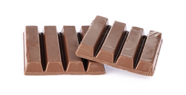 Barres de chocolat isolé sur fond blanc