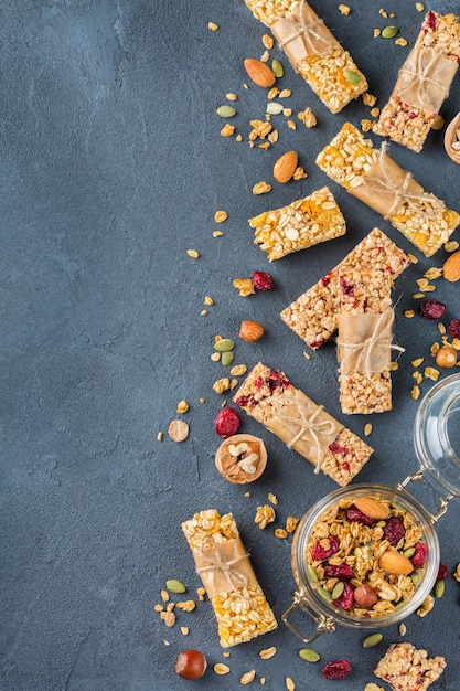 Barres granola muesli aux céréales maison saines pour le petit-déjeuner