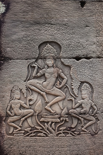 Bas-relief de la femme Apsara sur mur Angkor Wat. Cambodge