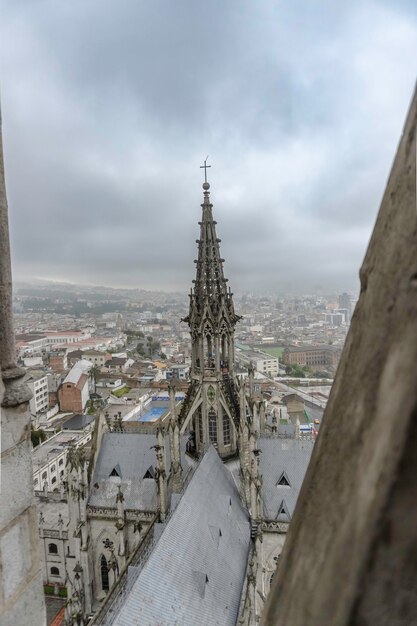 Basilique du vote national à Quito Equateur