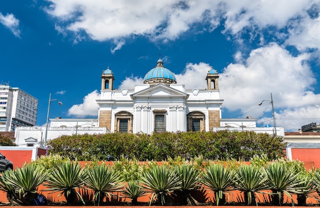 La basilique métropolitaine de la cathédrale Holy Church de Santiago du Guatemala