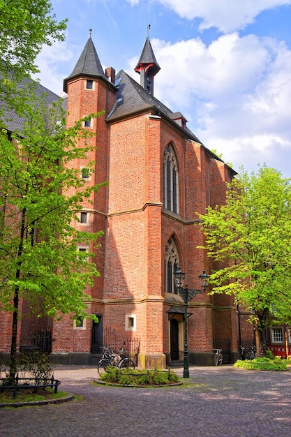 Basilique Saint Lambertus dans le vieux centre-ville de Düsseldorf en Allemagne. C'est la capitale de la région de Rhénanie-Westphalie.