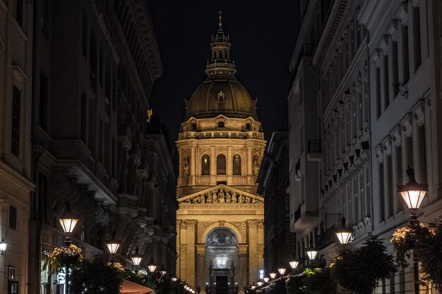 Basilique Saint-Étienne dans la nuit. Budapest, Hongrie