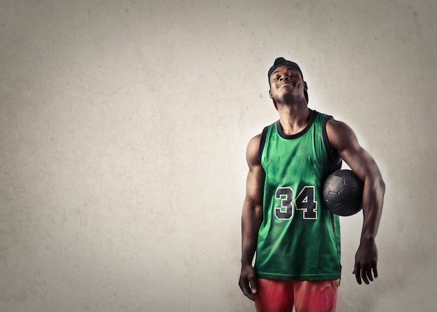 Basketteur souriant