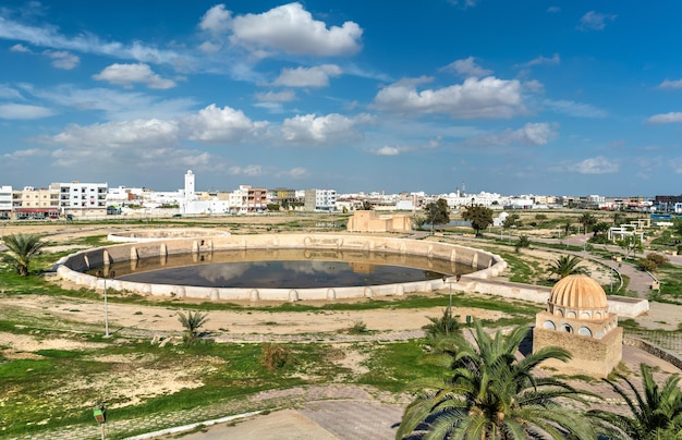 Photo les bassins aghlabides médiévaux du kairouan, en tunisie, en afrique du nord