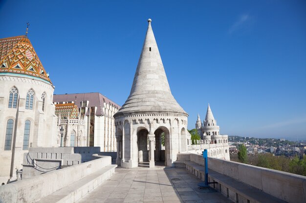 Le Bastion des Pêcheurs est une terrasse de style néo-gothique et néo-roman, célèbre monument de Budapest
