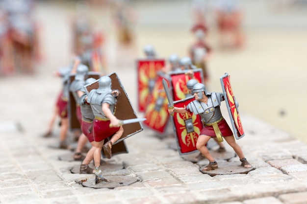 Bataille de soldats romains, scène miniature de guerre en plein air