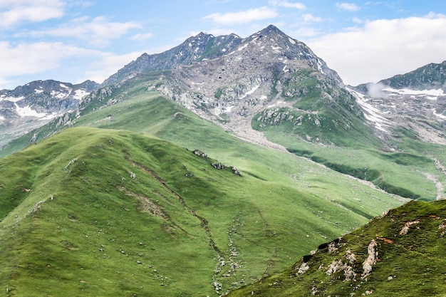 Batcondi Kumrat Valley Beau paysage avec vue sur les montagnes