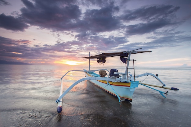 bateau à Bali beach