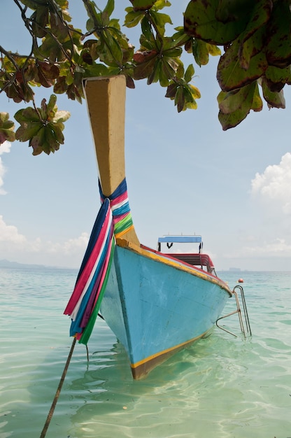 Bateau d'excursion à Phuket en été