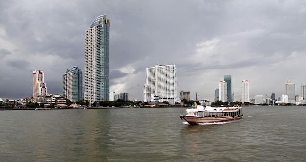 Le bateau express Chao Phraya à Bangkok