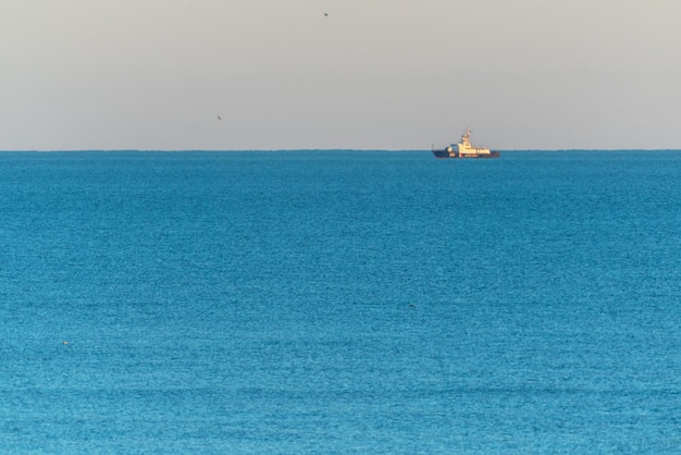 Bateau frontalier russe en mer