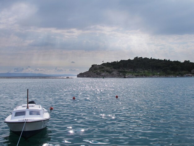 Bateau et île en Croatie