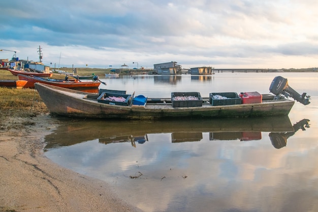 bateau sur le lac