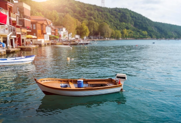 Bateau de pêche en bord de mer