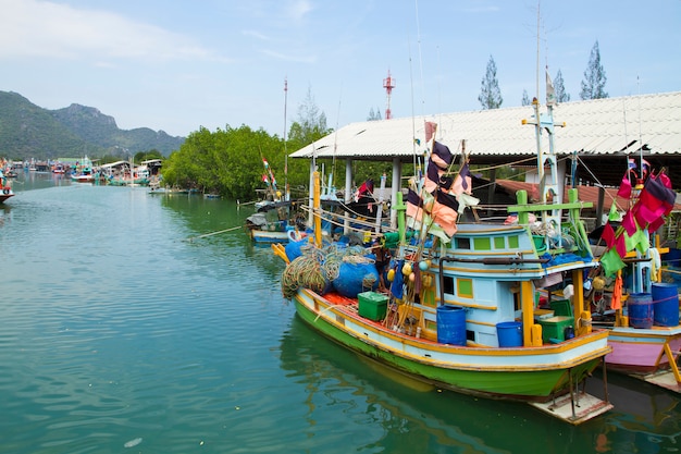 Bateau de pêche en mer