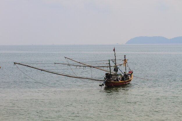 Bateau de pêche en mer