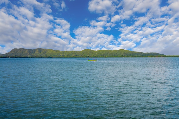 Bateau de pêche Réfection de petits bateaux de pêche sur le fjord