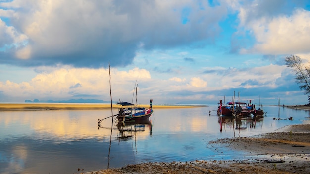 Bateau sur la plage.