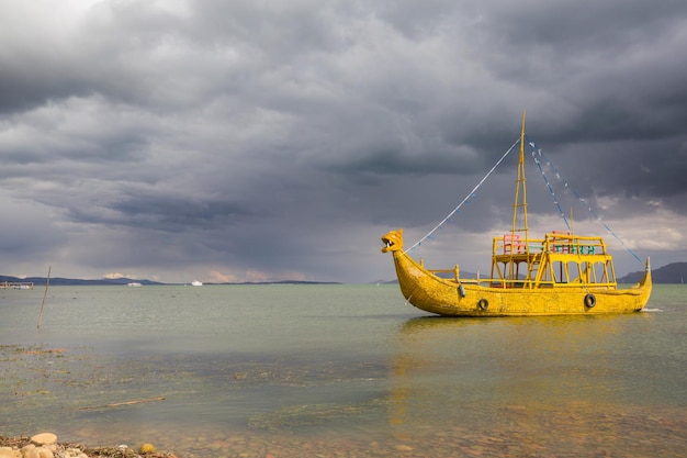 Photo un bateau à titicaca