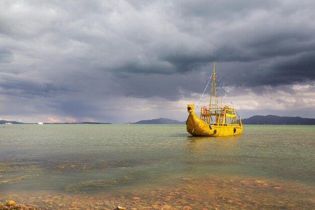 Photo un bateau à titicaca