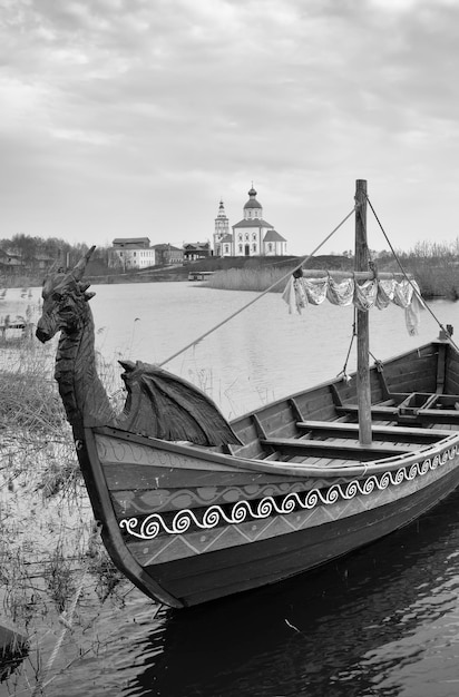 Bateau de tourisme sur l'eau