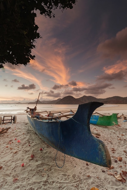 Photo bateau traditionnel d'indonésie