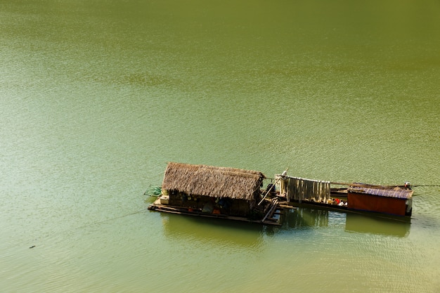 Photo bateau traditionnel vietnamien