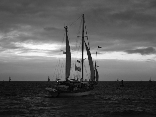 Bateau à voile en mer