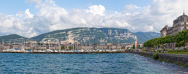 Bateaux amarrés au port de plaisance de Genève