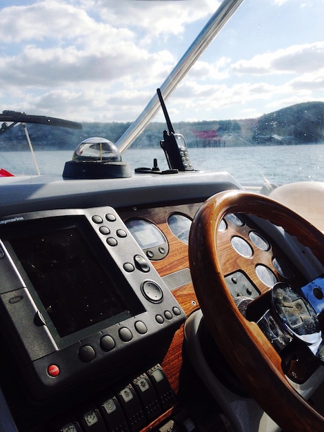 Photo des bateaux amarrés en mer