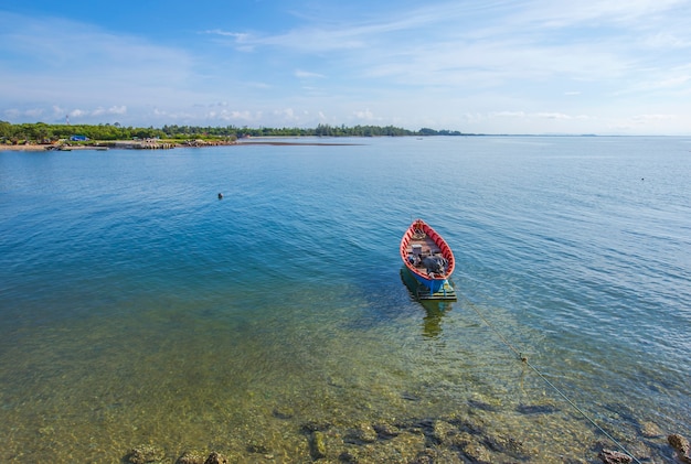 Bateaux et ciel bleu