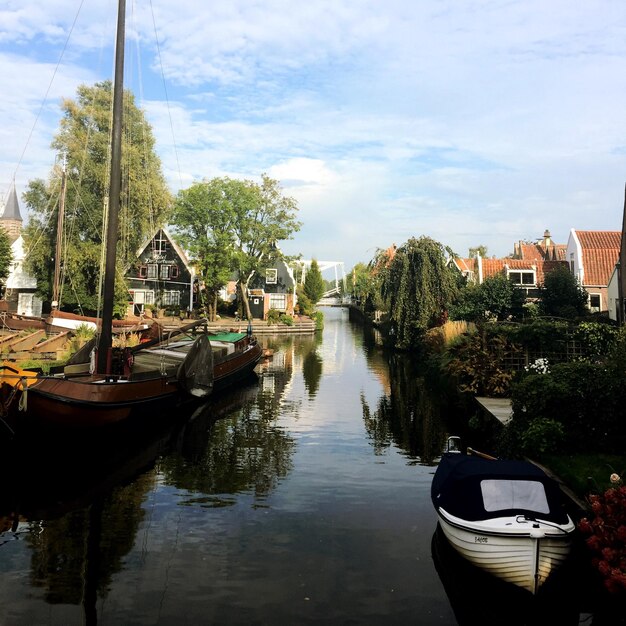 Photo des bateaux dans le canal