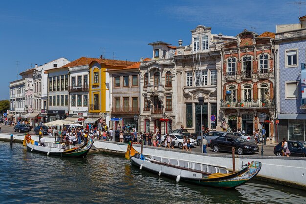Des bateaux dans un canal
