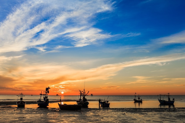 bateaux dans la mer