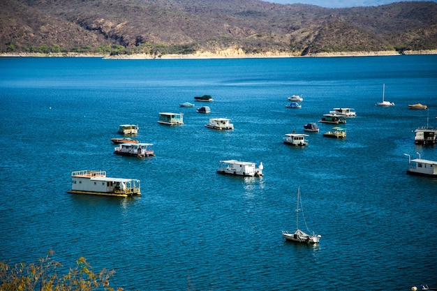 Bateaux sur le lac