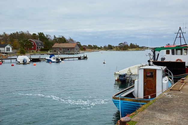 Les bateaux de pêche à l'archipel de Stockholm en Suède