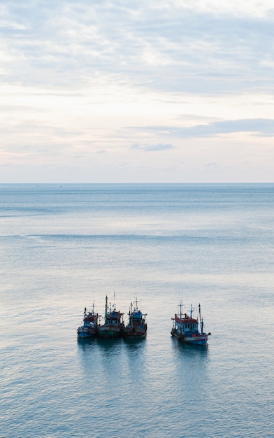 Bateaux de pêche en mer